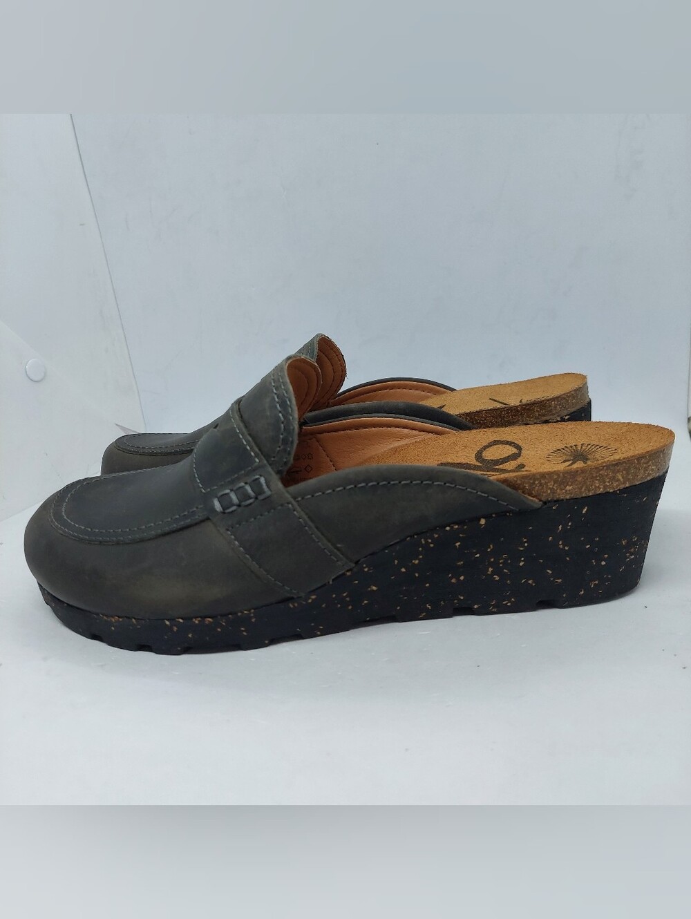 OTBT Homage Leather Mules Womens Size 8.5M Gray Leather Wedge Clogs Casual Shoes